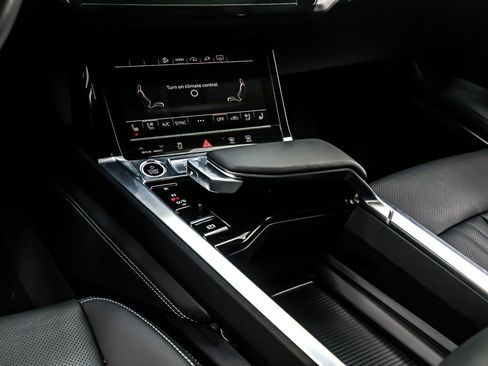 Used 2024 Audi Q8 e-tron Premium Plus w/ Premium Plus Package image 7