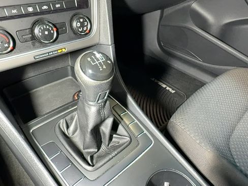 Used 2015 Volkswagen Passat 1.8T S image 30