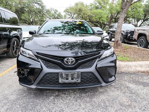 Used 2018 Toyota Camry SE FWD image 4