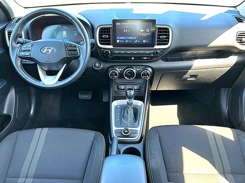 Used 2025 Hyundai Venue SEL image 21