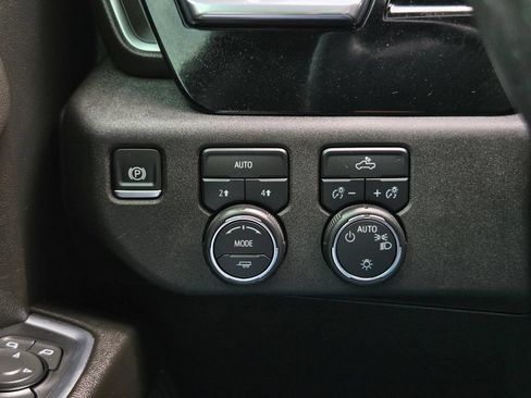 Used 2024 Chevrolet Silverado 1500 LT AWD/4WD image 21