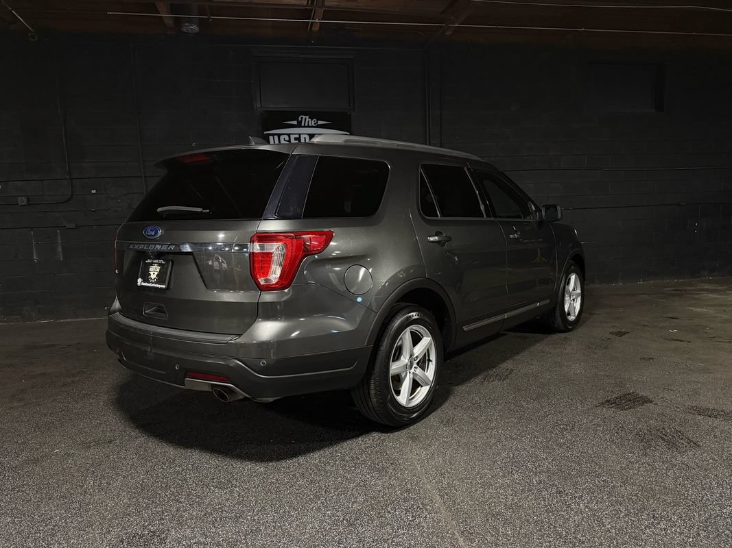 Used 2018 Ford Explorer XLT FWD image 6