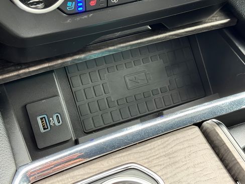 Used 2021 Ford Expedition Limited AWD/4WD image 19