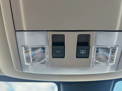 Used 2013 Lincoln MKX AWD image 24