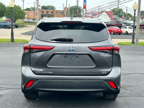 Used 2021 Toyota Highlander XLE AWD/4WD image 5