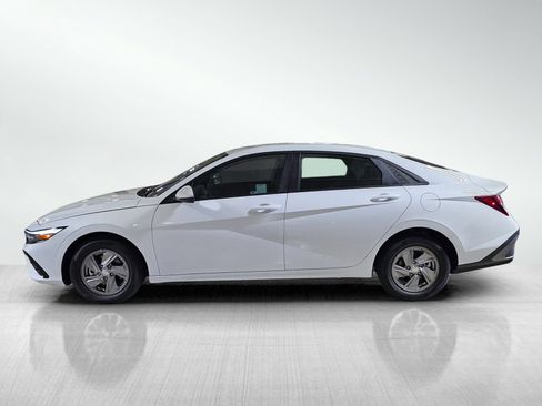 Used 2026 Hyundai Elantra SE FWD image 4