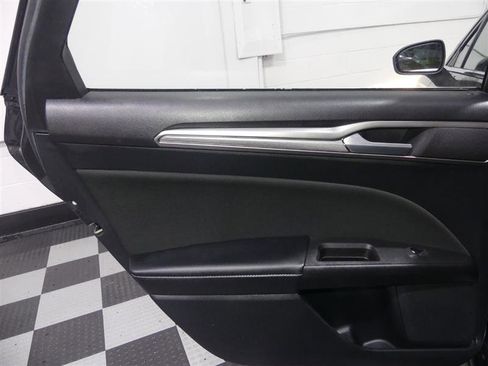 Used 2018 Ford Fusion SE image 24