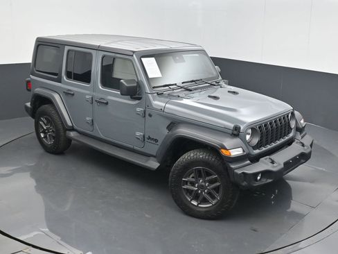 Used 2024 Jeep Wrangler Unlimited Sport AWD/4WD image 40
