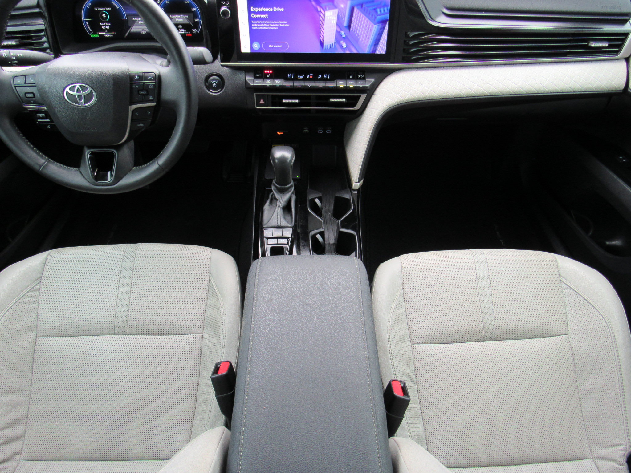 Used 2025 Toyota Camry XLE FWD image 32