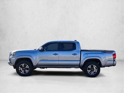 Used 2016 Toyota Tacoma TRD Sport image 9