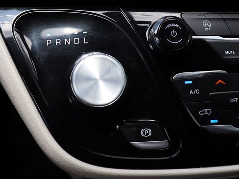 Used 2022 Chrysler Voyager LX FWD image 54