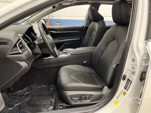 Used 2023 Toyota Camry XLE image 4