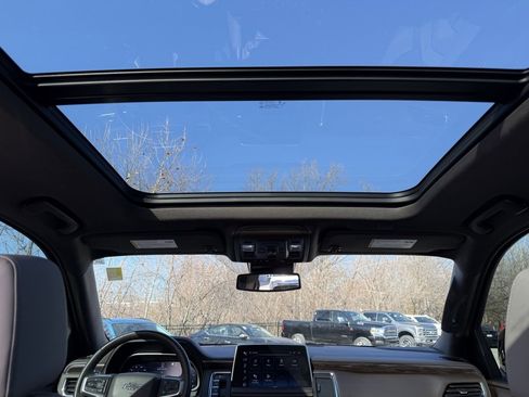 Used 2023 Chevrolet Suburban Z71 w/ Z71 Off-Road Package image 34