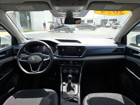 Certified 2024 Volkswagen Taos SE FWD image 23
