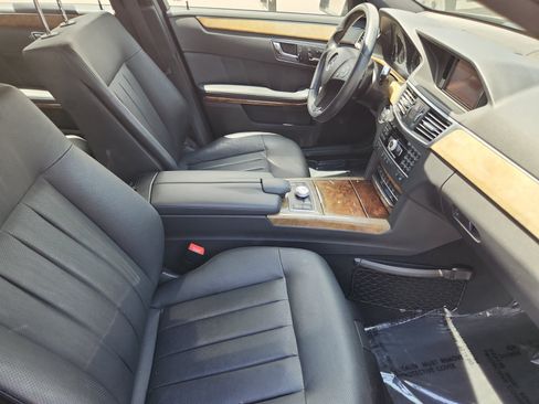Used 2011 Mercedes-Benz E 550 4MATIC Sedan image 19