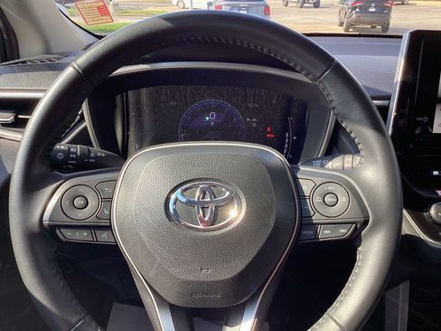 Used 2025 Toyota Corolla Cross XLE FWD image 28