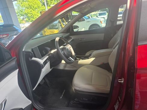 Used 2025 Hyundai Tucson SEL FWD image 6