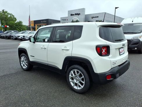 Used 2023 Jeep Renegade Latitude AWD/4WD image 8