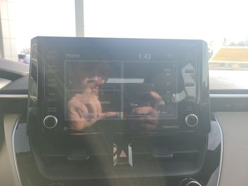 Used 2022 Toyota Corolla LE image 28