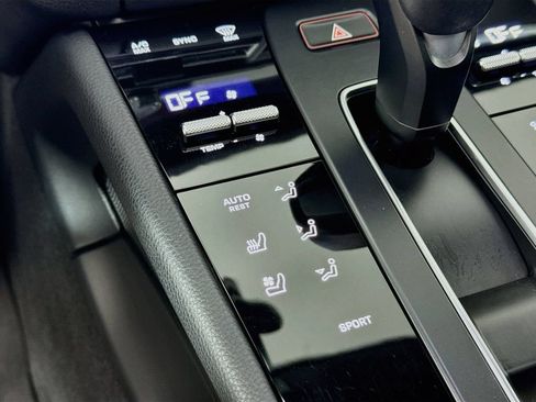 Certified 2023 Porsche Macan Turbo AWD/4WD image 17