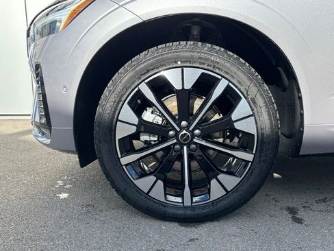 New 2026 Volvo XC60 B5 Plus w/ Climate Package image 9