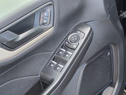 Used 2022 Ford Escape SE image 18