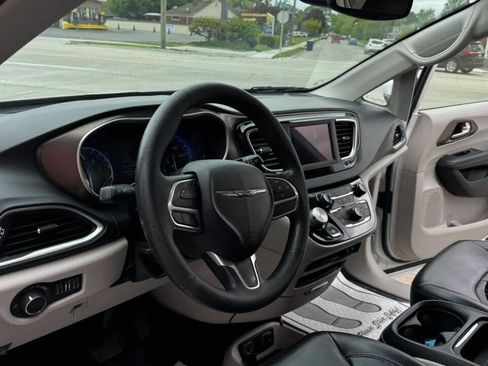 Used 2020 Chrysler Voyager Lxi FWD image 27