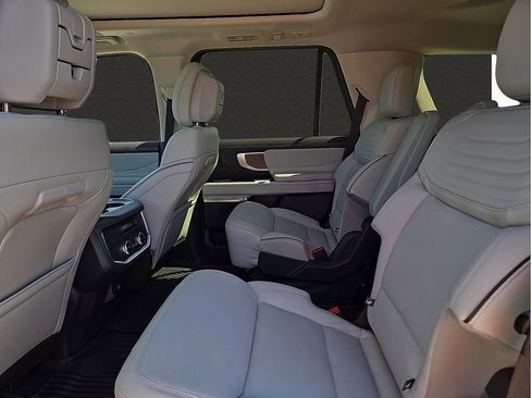 Used 2026 Ford Expedition Platinum w/ Platinum Ultimate Package AWD/4WD image 10