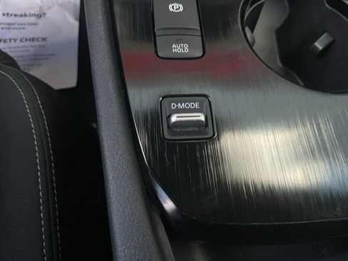 Used 2025 Nissan Rogue SV FWD image 21