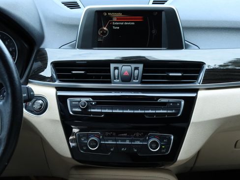 Used 2017 BMW X1 xDrive28i w/ Premium Package image 10