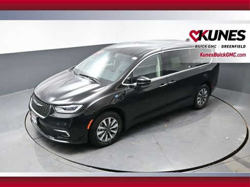 Used 2024 Chrysler Pacifica Select FWD image 42