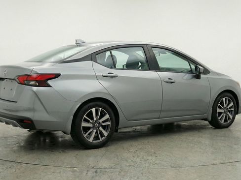 Used 2025 Nissan Versa SV image 9