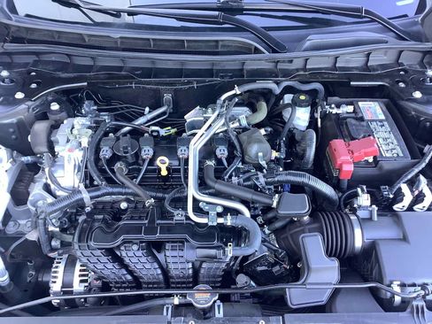 Used 2025 Nissan Altima 2.5 SV AWD/4WD image 8