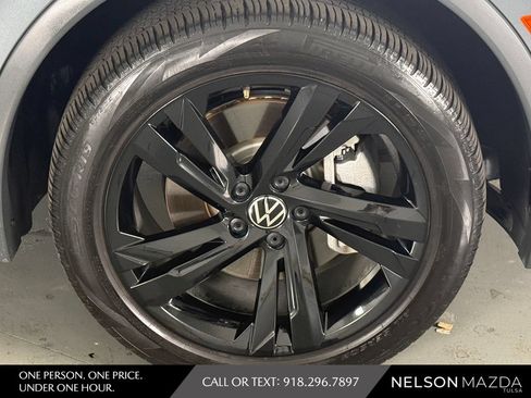Used 2024 Volkswagen Tiguan SE R-Line AWD/4WD image 16