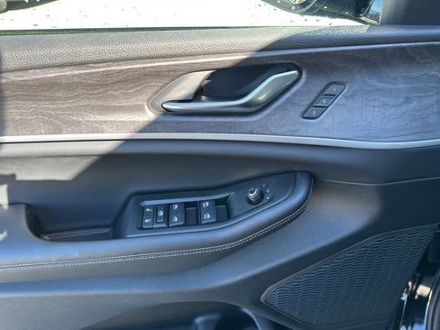 New 2025 Jeep Grand Cherokee Limited AWD/4WD image 19