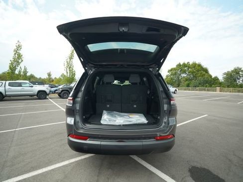 New 2025 Jeep Grand Cherokee L Limited w/ Luxury Tech Group II image 17