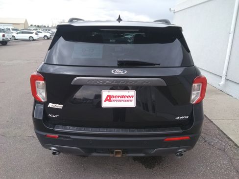 Used 2022 Ford Explorer XLT w/ XLT Sport Appearance Package AWD/4WD image 6