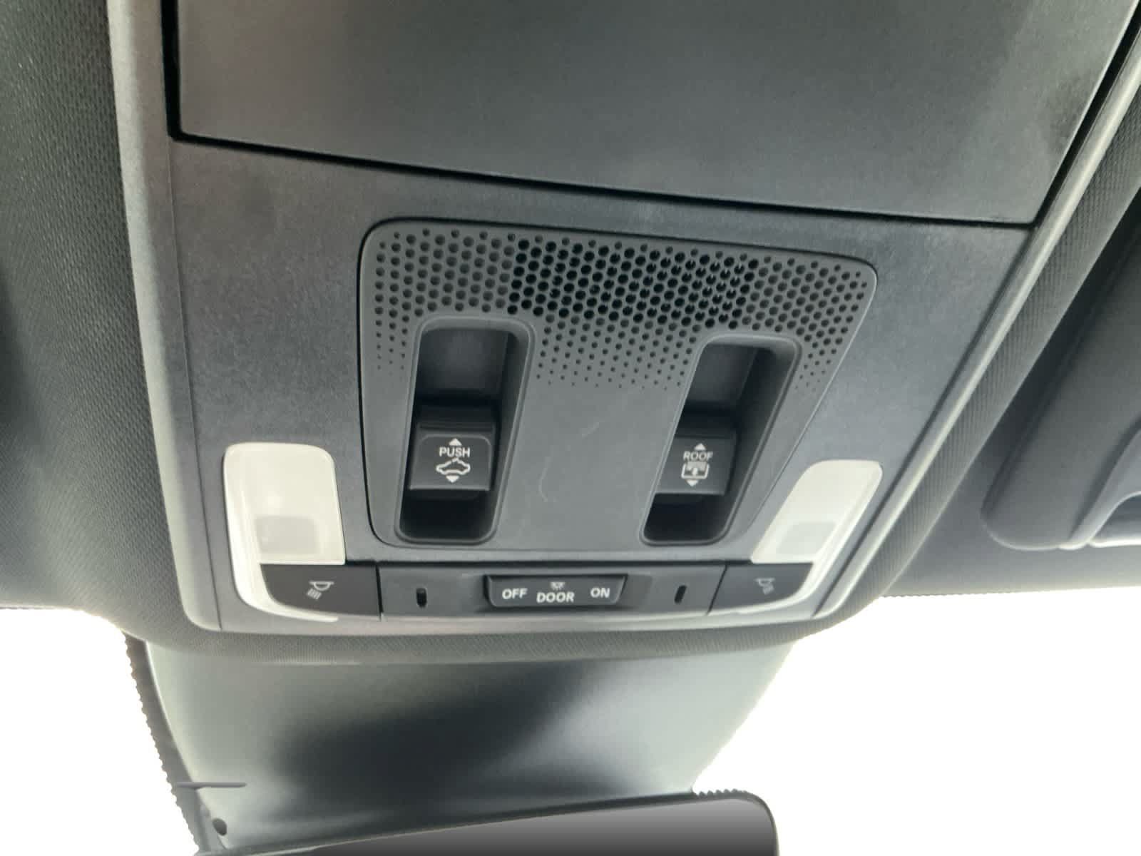 Used 2025 Honda Pilot TrailSport image 17