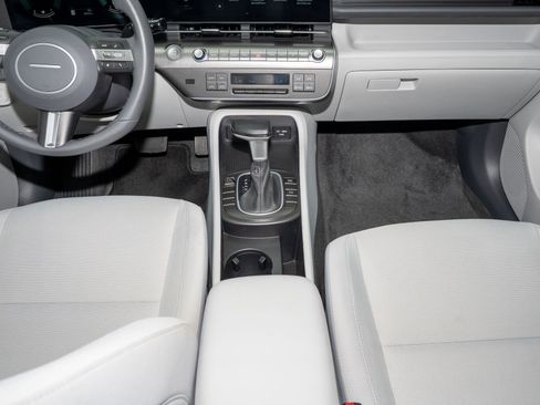 Used 2025 Hyundai Kona SEL image 25