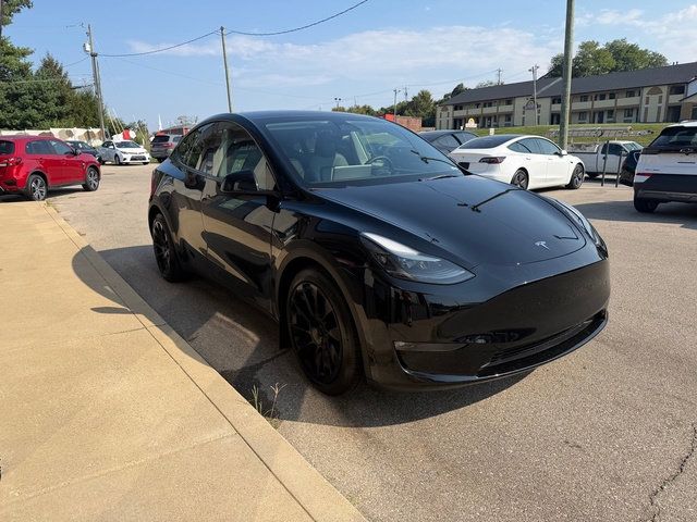 Used 2023 Tesla Model Y Long Range AWD/4WD image 7