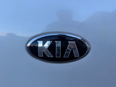 Used 2016 Kia Sedona SX Limited image 24