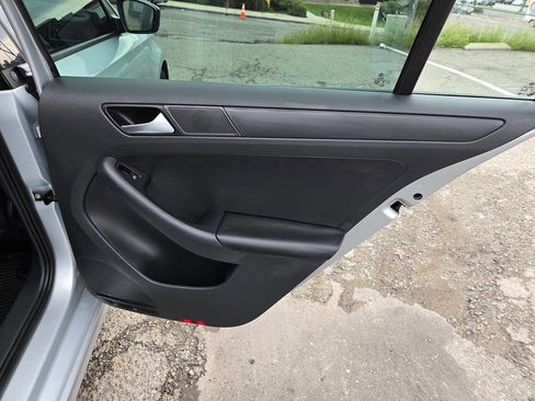 Used 2013 Volkswagen Jetta S image 28