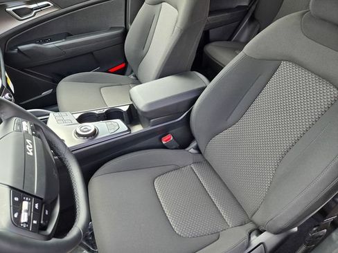 New 2026 Kia Sportage LX FWD image 17