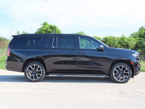 Certified 2024 Chevrolet Suburban RST w/ Luxury Package AWD/4WD image 2