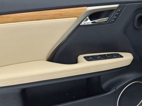 Used 2022 Lexus RX 350L Premium w/ Premium Package image 17