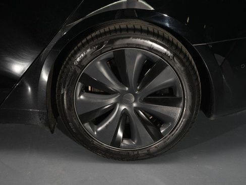 Used 2022 Tesla Model S image 17