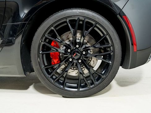 Used 2016 Chevrolet Corvette Z06 w/ 3LZ Preferred Equipment Group RWD image 13