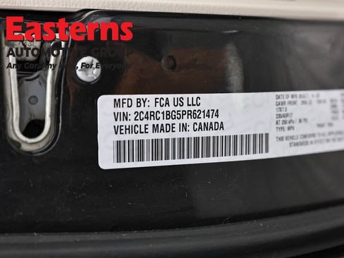 Used 2023 Chrysler Pacifica Touring-L FWD image 37