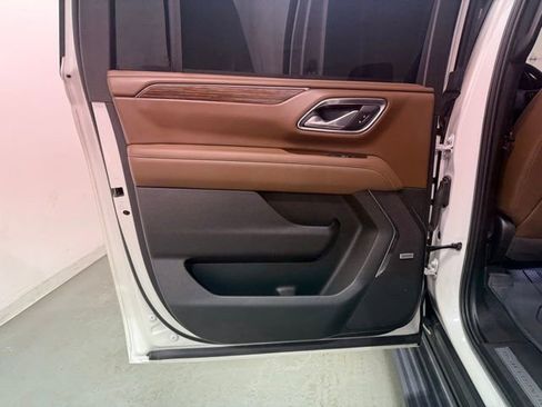 Used 2024 Chevrolet Suburban High Country image 24