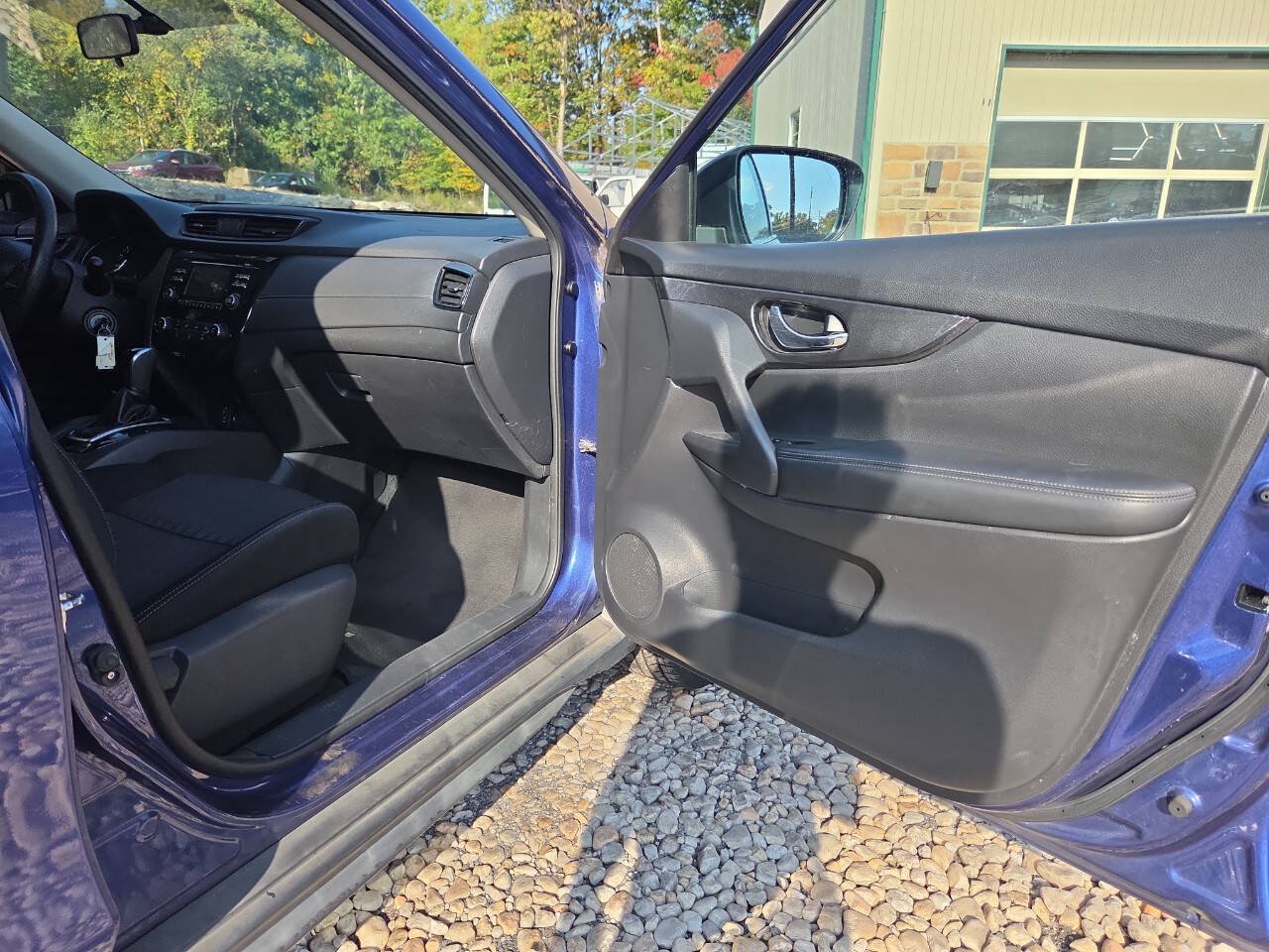 Used 2017 Nissan Rogue S FWD image 21